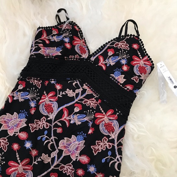 AQUA FLORAL EMBROIDERY SCALLOPED TRIM CASUAL DRESS - Picture 3 of 8